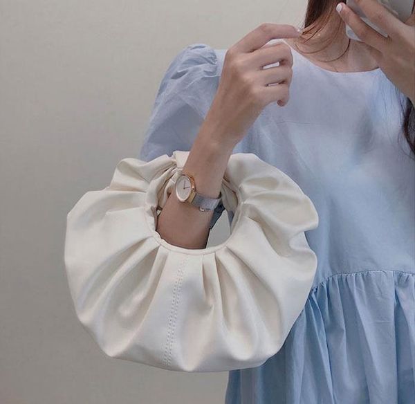 niche design fold cloud bag casual soft leather handbag female 2021 spring/summer round crossbody bags
niche design fold cloud bag casual soft leather handbag female 2021 spring/summer round crossbody bags