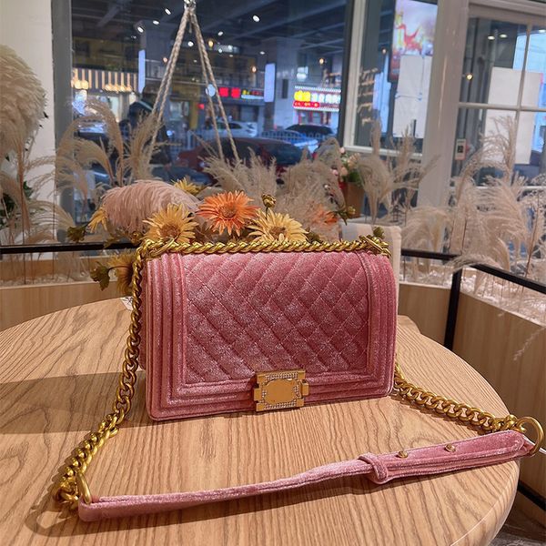2021 european and american ladies fashion bags classic velvet diamond buckle chain distressed hardware designer luxury designer handbag mess
2021 european and american ladies fashion bags classic velvet diamond buckle chain distressed hardware designer luxury designer handbag mess