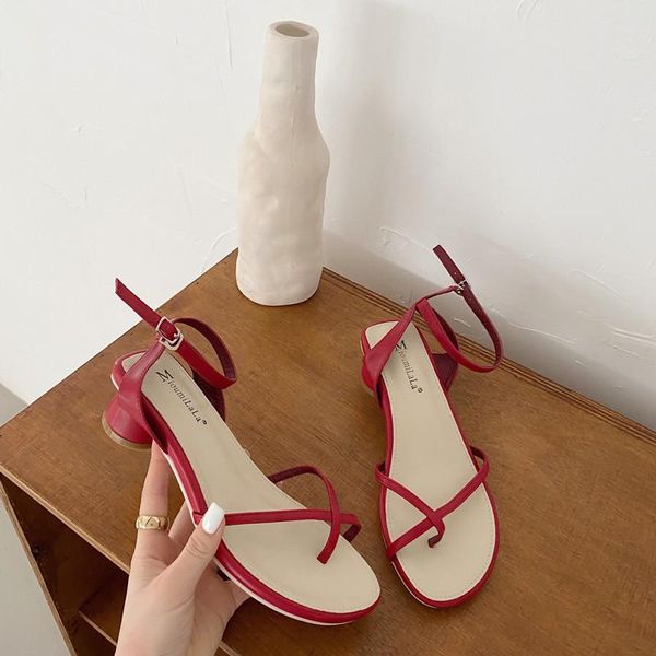 dress shoes 2021 summer red black beige low heels women sandals open toe round high vacation narrow band thong
dress shoes 2021 summer red black beige low heels women sandals open toe round high vacation narrow band thong