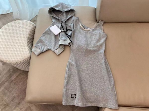 brand two piece sets dress dawang 2021 early spring new waistless vest dress pullover hooded long sleeved sweater fashion two set women, Black;gray
brand two piece sets dress dawang 2021 early spring new waistless vest dress pullover hooded long sleeved sweater fashion two set women, Black;gray