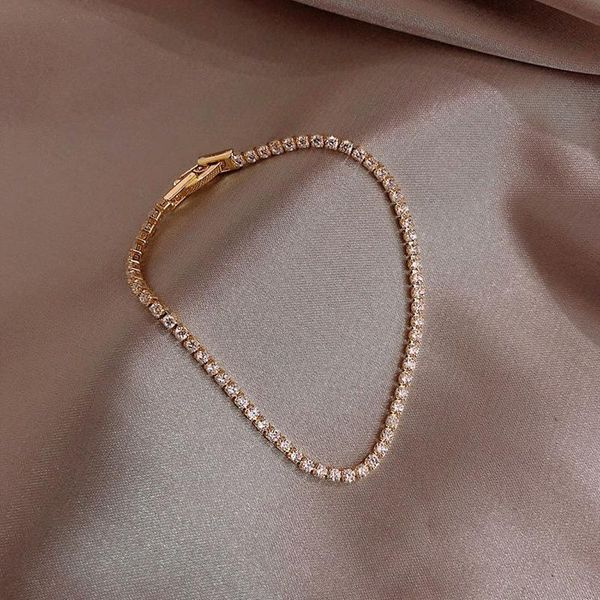 charm bracelets simple luxury zircon single layer ladies bracelet fashion creative jewelry wedding party exquisite girl, Golden;silver
charm bracelets simple luxury zircon single layer ladies bracelet fashion creative jewelry wedding party exquisite girl, Golden;silver
