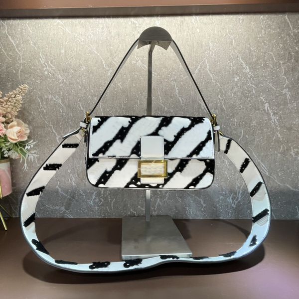 baguette crossbody bag clutch handbag purse fashion embroidery style flap totes messenger bags real leather golden hardware detchable handle
baguette crossbody bag clutch handbag purse fashion embroidery style flap totes messenger bags real leather golden hardware detchable handle