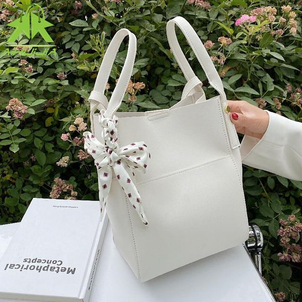 evening bags fashion ribbon woman handbag capacity shoulder 2021 luxury designer female solid color messenger bag 
evening bags fashion ribbon woman handbag capacity shoulder 2021 luxury designer female solid color messenger bag
