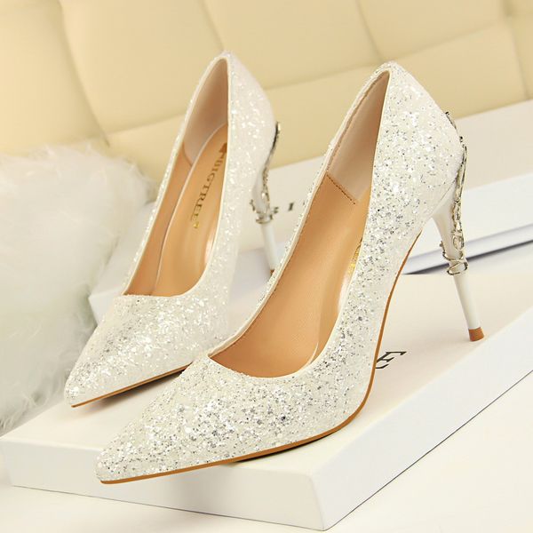 2021 new spring women pumps high thin heels pointed toe metal decoration bling bridal wedding women shoes gold high heels, Black
2021 new spring women pumps high thin heels pointed toe metal decoration bling bridal wedding women shoes gold high heels, Black