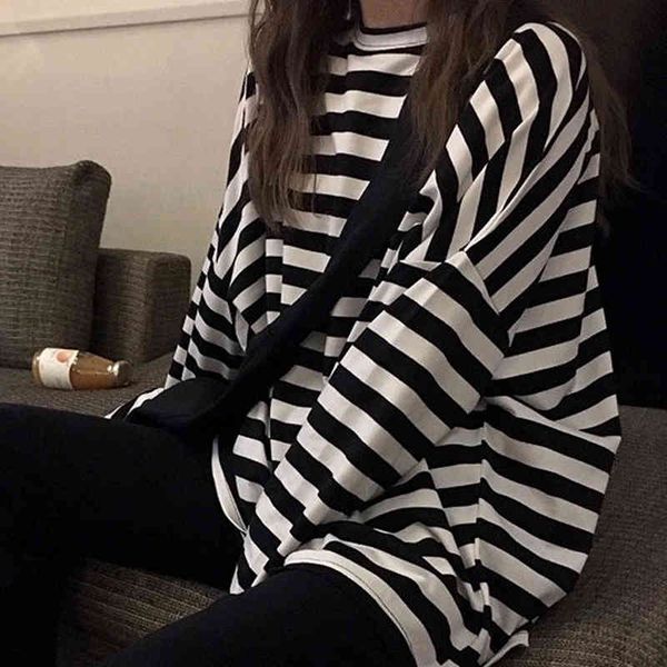 women's t-shirt striped ulzzang shirt, long sleeve round collar, korean fashion, for spring, autumn vygo, White
women's t-shirt striped ulzzang shirt, long sleeve round collar, korean fashion, for spring, autumn vygo, White