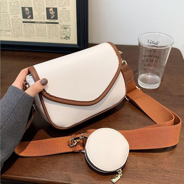 high-quality women vintage underarm bag fashion luxury designer wide shoulder strap shoulders bale contrast color baguette bags, Black;red
high-quality women vintage underarm bag fashion luxury designer wide shoulder strap shoulders bale contrast color baguette bags, Black;red