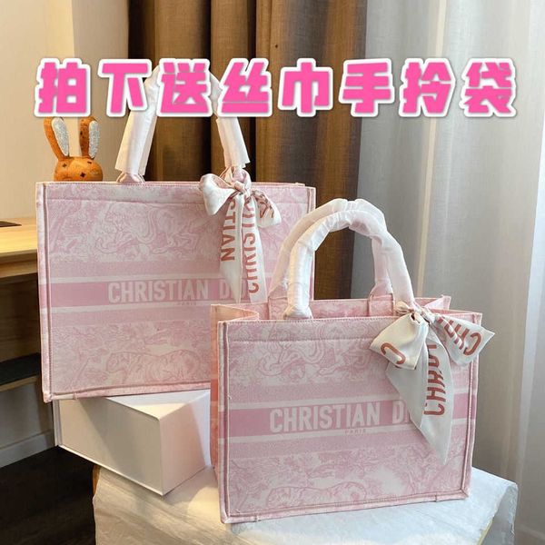 autumn and winter 2021 new women's bag canvas shopping lock style tote fashion super large capacity portable shoulder zly
autumn and winter 2021 new women's bag canvas shopping lock style tote fashion super large capacity portable shoulder zly
