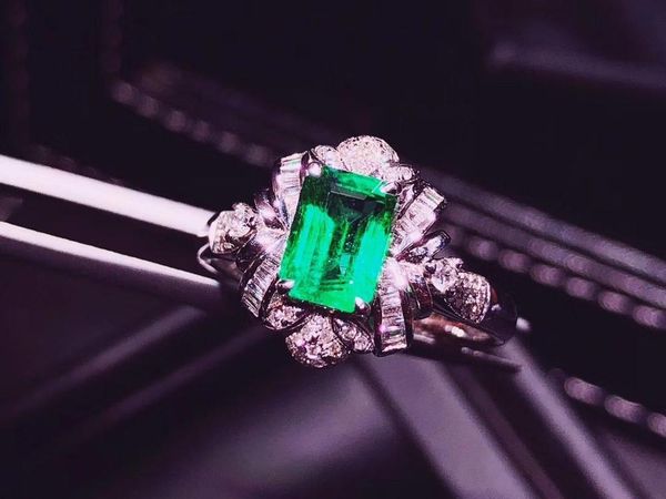 cluster rings h712 emerald ring 0.89ct pure 18 k gold jewelry nature vivid green gemstone diamond female for women fine, Golden;silver
cluster rings h712 emerald ring 0.89ct pure 18 k gold jewelry nature vivid green gemstone diamond female for women fine, Golden;silver