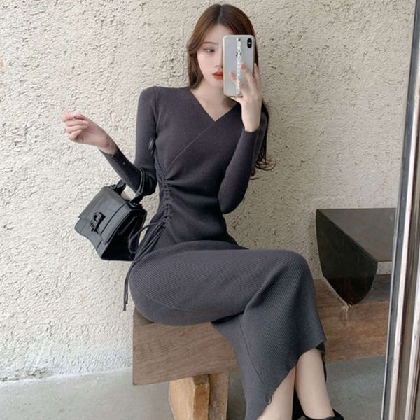 knitted autumn v-neck drawstring long bottomed sweater, slim with coat, White;black
knitted autumn v-neck drawstring long bottomed sweater, slim with coat, White;black