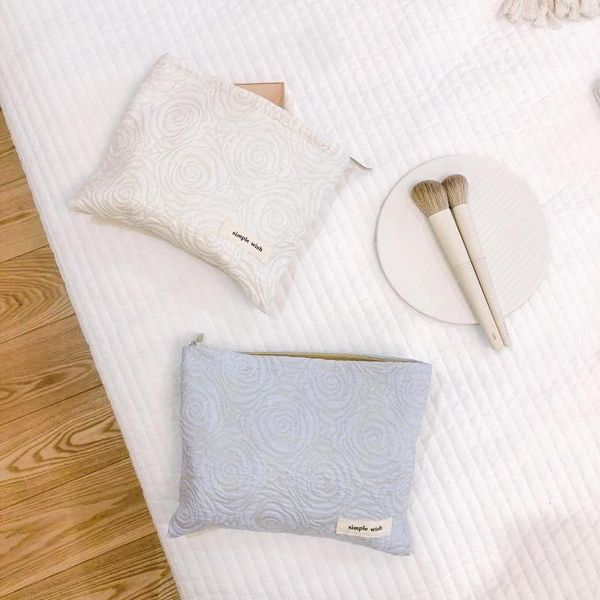 cosmetic bags & cases retro embossed rose makeup bag cotton women phone pouch wrist organizer blue white zipper beauty daily clutch
cosmetic bags & cases retro embossed rose makeup bag cotton women phone pouch wrist organizer blue white zipper beauty daily clutch