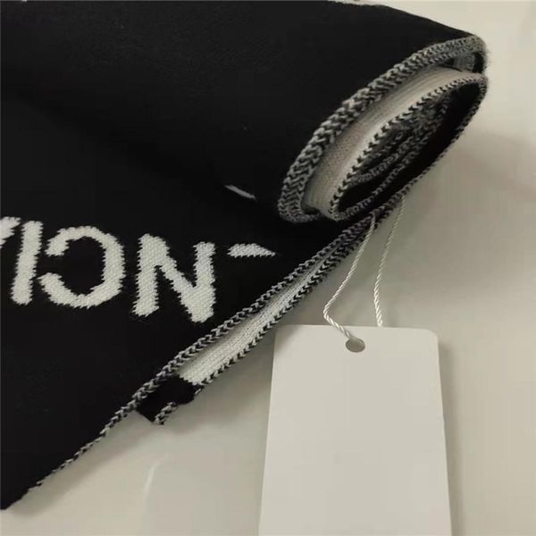 2021 fashion double-sided fleece warm scarf high-end style accessories simple retro for women, Blue;gray
2021 fashion double-sided fleece warm scarf high-end style accessories simple retro for women, Blue;gray