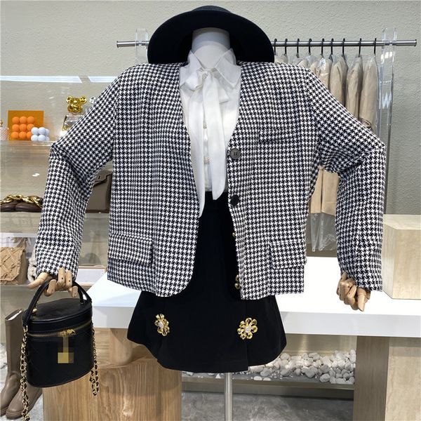 blazers niche design temperament ladies v-neck chess loose jacket, White;black
blazers niche design temperament ladies v-neck chess loose jacket, White;black