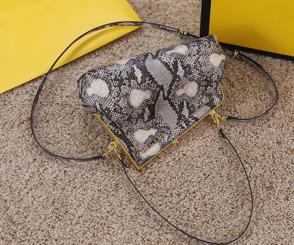 style evening bags women brand handbags snakeskin design real leather cross body single shoulder bag make up pouch large medium mini size fa
style evening bags women brand handbags snakeskin design real leather cross body single shoulder bag make up pouch large medium mini size fa