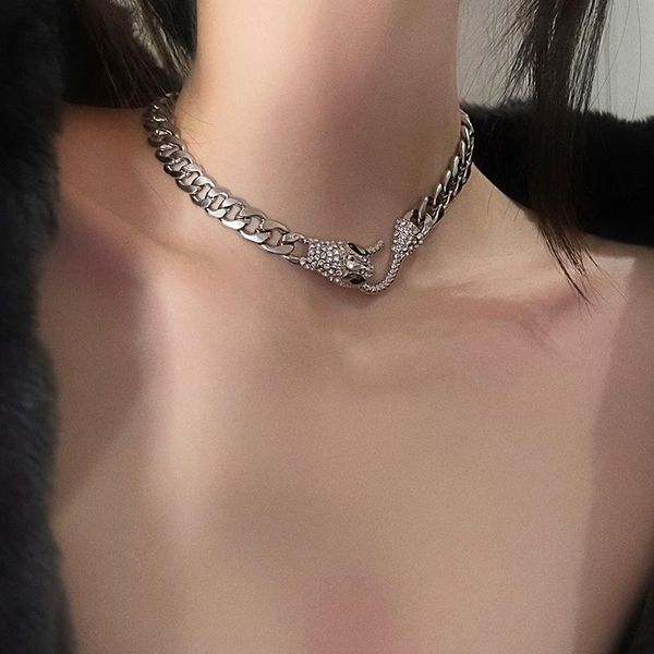 chokers inshe house 2021 fashion cuban chain snake women necklace men zircon chockers jewelry party gifts, Golden;silver
chokers inshe house 2021 fashion cuban chain snake women necklace men zircon chockers jewelry party gifts, Golden;silver