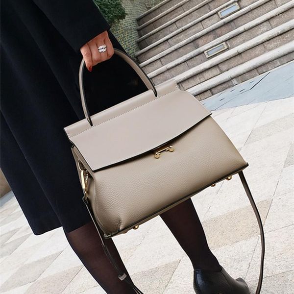 evening bags luxury designer bag 2021 fashion large-capacity leather messenger ladies versatile simple one-shoulder handbag sac luxe
evening bags luxury designer bag 2021 fashion large-capacity leather messenger ladies versatile simple one-shoulder handbag sac luxe