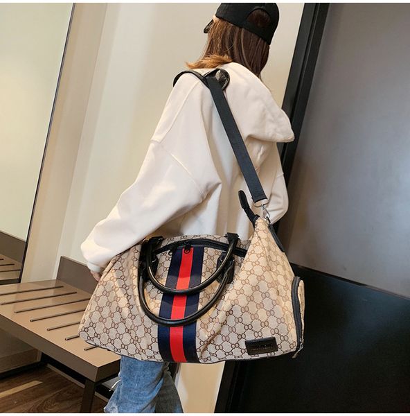 gradient color fashion travel bag big flower men women duffle leather luggage handbags large capacity sport letter print wallets
gradient color fashion travel bag big flower men women duffle leather luggage handbags large capacity sport letter print wallets
