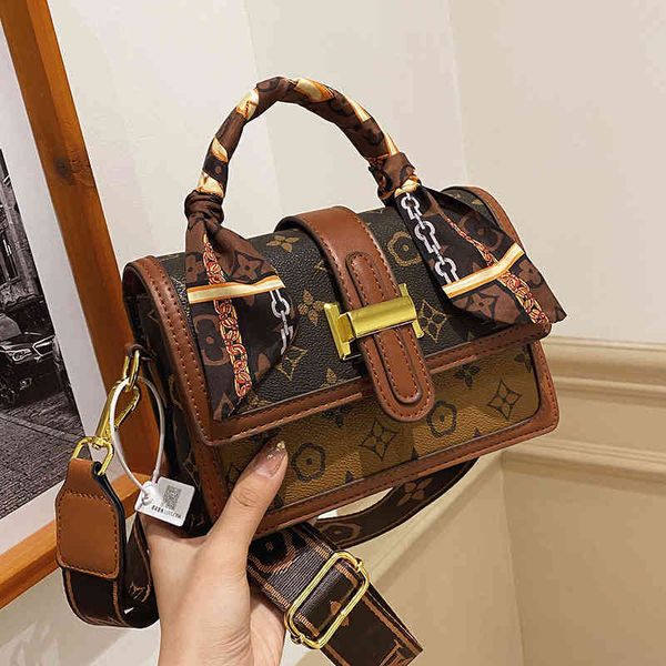 2022 factory wholesale new pop bbao bag portable women's new fashion classic old flower single shoulder diagonal span small square
2022 factory wholesale new pop bbao bag portable women's new fashion classic old flower single shoulder diagonal span small square