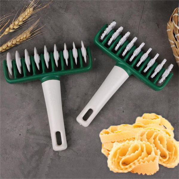 1pcs noodles cutter kitchen tool multi function roller dockers dough plastic noodle knife pasta instant maker baking & pastry tools
1pcs noodles cutter kitchen tool multi function roller dockers dough plastic noodle knife pasta instant maker baking & pastry tools