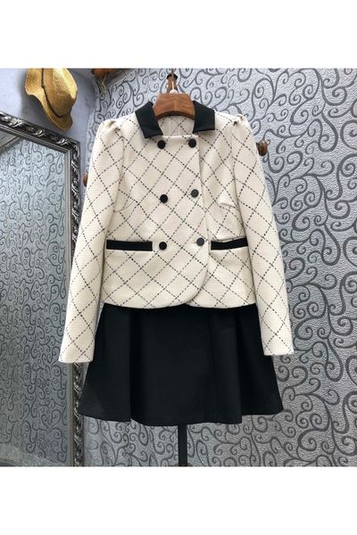 short skirt two piece pullover women's autumn new style, White
short skirt two piece pullover women's autumn new style, White