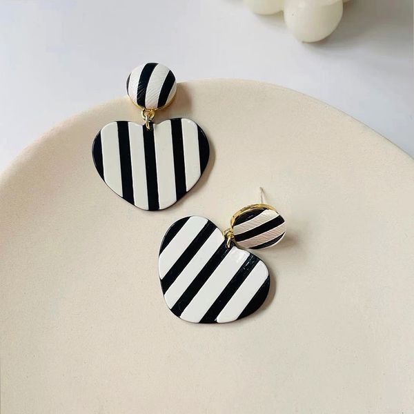 s2686 fashion jewelry s925 silver post earrings white black stripe peach heart dangle stud earrings, Golden;silver
s2686 fashion jewelry s925 silver post earrings white black stripe peach heart dangle stud earrings, Golden;silver