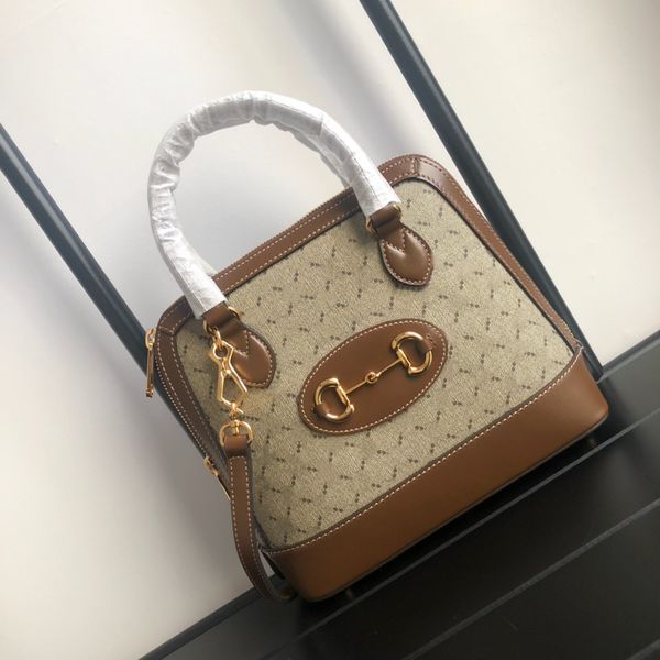 normal quality horsebit 1955 small handle bag woman designer should handbag with an optional leather shoulder strap
normal quality horsebit 1955 small handle bag woman designer should handbag with an optional leather shoulder strap