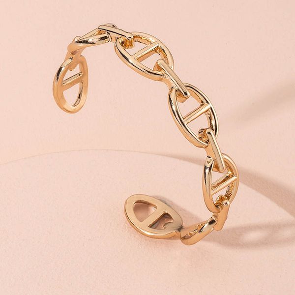 vintage pig nose chain bracelet metal texture simple geometric hollow line open bangles women fashion party jewelry, White
vintage pig nose chain bracelet metal texture simple geometric hollow line open bangles women fashion party jewelry, White