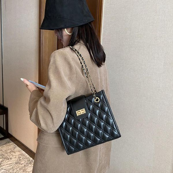 evening bags 2021 women's lattice pattern brand designer pu leather crossbody simple female chain bag fashion shoulder lock purses
evening bags 2021 women's lattice pattern brand designer pu leather crossbody simple female chain bag fashion shoulder lock purses