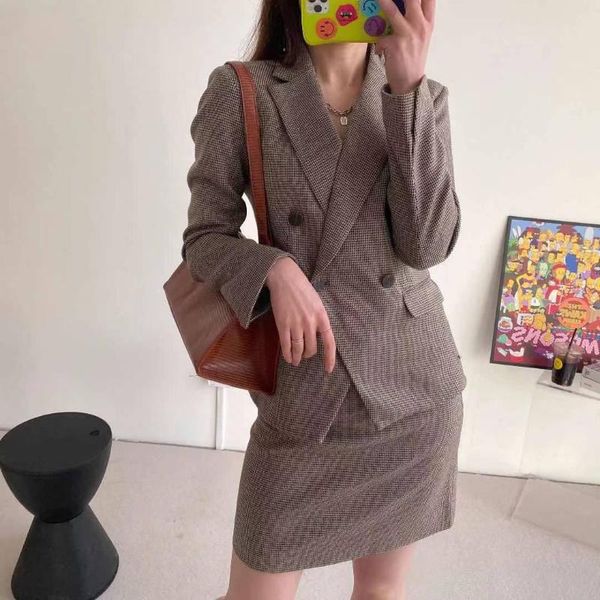 early spring temperament commuting british style professional khaki suit + half skirt women's two piece pants, White
early spring temperament commuting british style professional khaki suit + half skirt women's two piece pants, White