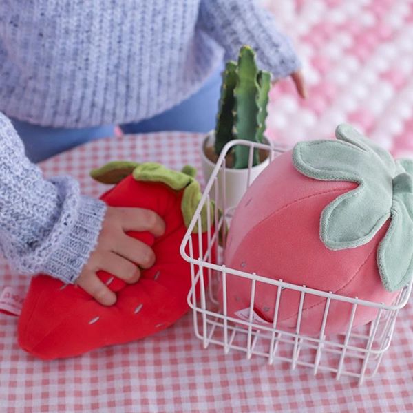 pillow 1pcs creative cartoon pluche strawberry toys children fun fruit filled sofa kisses pleasure sleeping girl gift
pillow 1pcs creative cartoon pluche strawberry toys children fun fruit filled sofa kisses pleasure sleeping girl gift