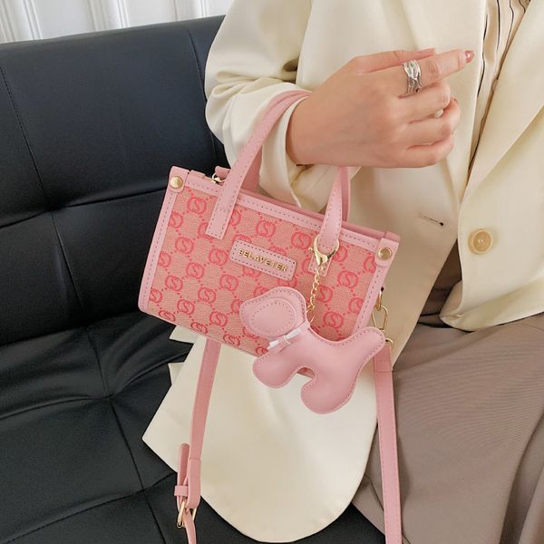 luxury design french texture old flower tote bag women's new fashion pendant hand single shoulder messenger bag purses
luxury design french texture old flower tote bag women's new fashion pendant hand single shoulder messenger bag purses