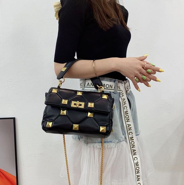 shoulder bags small square bag portable youth rivet single messenger rhombus female autumn/winter chain
shoulder bags small square bag portable youth rivet single messenger rhombus female autumn/winter chain