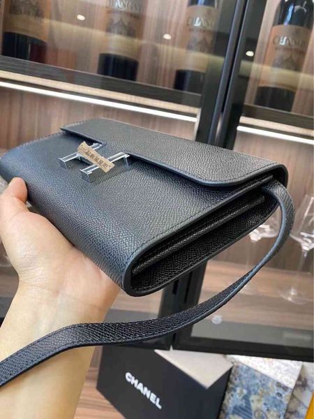 factory outlet the new women's cross grain cowhide shoulder bg cn be used s wllet or hndbg
factory outlet the new women's cross grain cowhide shoulder bg cn be used s wllet or hndbg