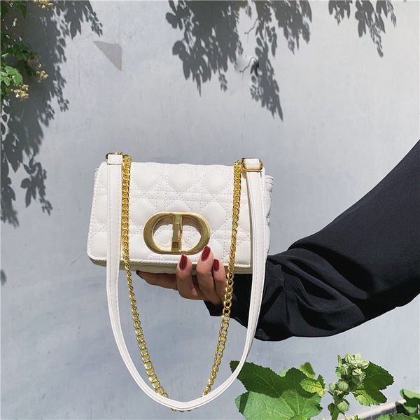 2021 square lingge embroidered single shoulder small fragrance cross carrying bag simple versatile trend women's luxuryss designerss yw
2021 square lingge embroidered single shoulder small fragrance cross carrying bag simple versatile trend women's luxuryss designerss yw