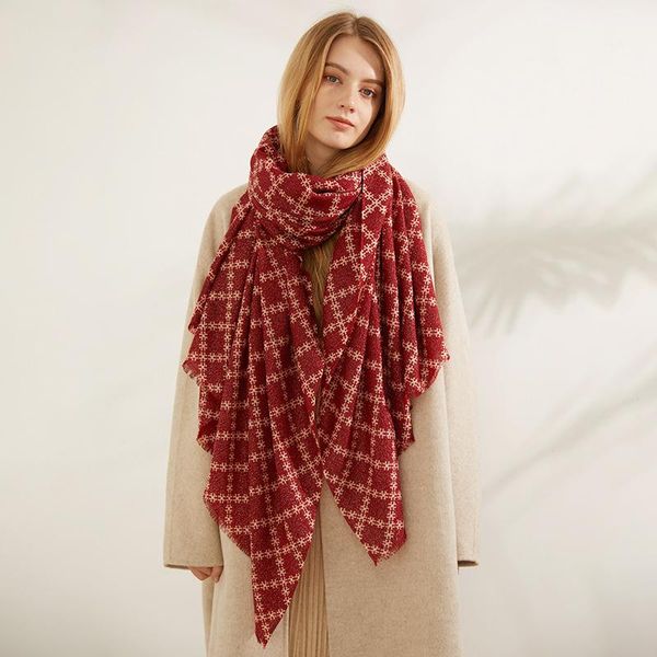 scarves 2021 women's mercerized plush and gold wire shawl large size autumn winter scarf, Blue;gray
scarves 2021 women's mercerized plush and gold wire shawl large size autumn winter scarf, Blue;gray