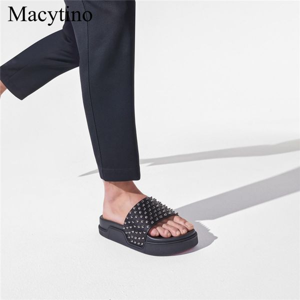 slippers rivet decoration thick bottom increased men's slippers black white silver summer casual h9ij
slippers rivet decoration thick bottom increased men's slippers black white silver summer casual h9ij
