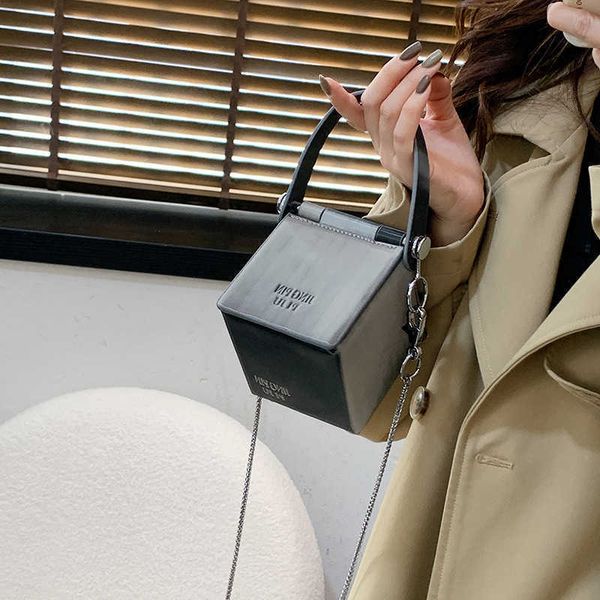 fashion 2022personalized laser box bag texture ins foreign style chain portable messenger small square bag
fashion 2022personalized laser box bag texture ins foreign style chain portable messenger small square bag