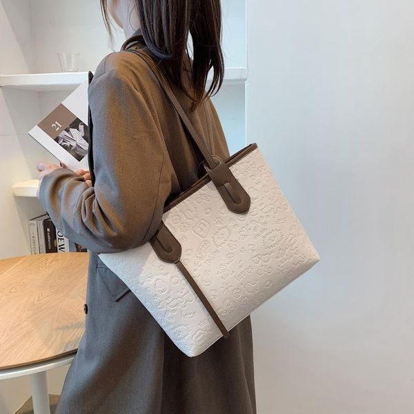 evening bags fashion hit color luxury women tote bag women's shoulder travel pouch western style simple shopping handbag 2021
evening bags fashion hit color luxury women tote bag women's shoulder travel pouch western style simple shopping handbag 2021