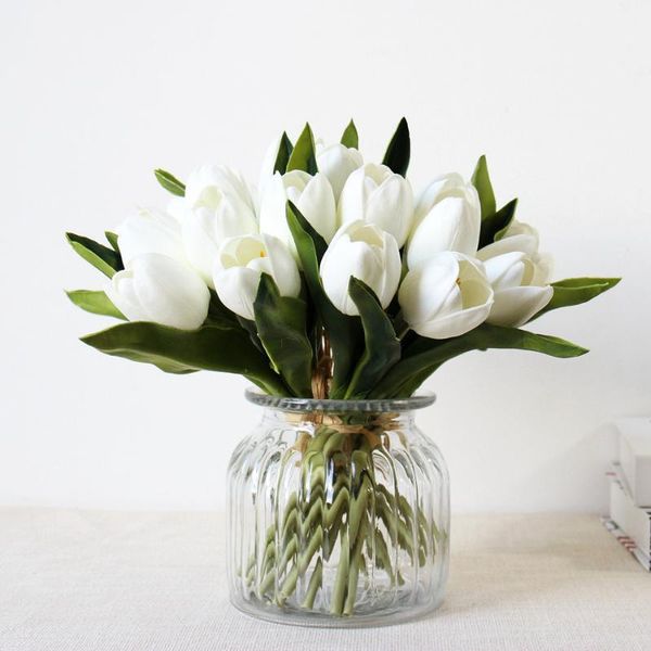 high-end 7 head artificial bouquet pu mini tulip feel fake flower plastic decorative wedding table home decoration flowers & wreaths
high-end 7 head artificial bouquet pu mini tulip feel fake flower plastic decorative wedding table home decoration flowers & wreaths