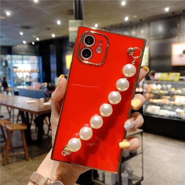 cell phone pouches fashion pearl wrist chain solid color plating edge square case for 12 mini 11 pro max wristband hand holder cover
cell phone pouches fashion pearl wrist chain solid color plating edge square case for 12 mini 11 pro max wristband hand holder cover