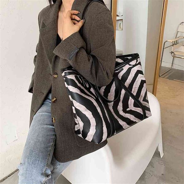 net red fashion zebra pattern women's new 2021 foreign style handbag single shoulder armpit large capacity tote bag
net red fashion zebra pattern women's new 2021 foreign style handbag single shoulder armpit large capacity tote bag