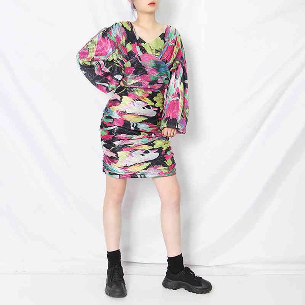 a line long sleeves ruched print dress for women v neck lantern sleeve high waist mini elegant dresses female summer new, Black;gray
a line long sleeves ruched print dress for women v neck lantern sleeve high waist mini elegant dresses female summer new, Black;gray