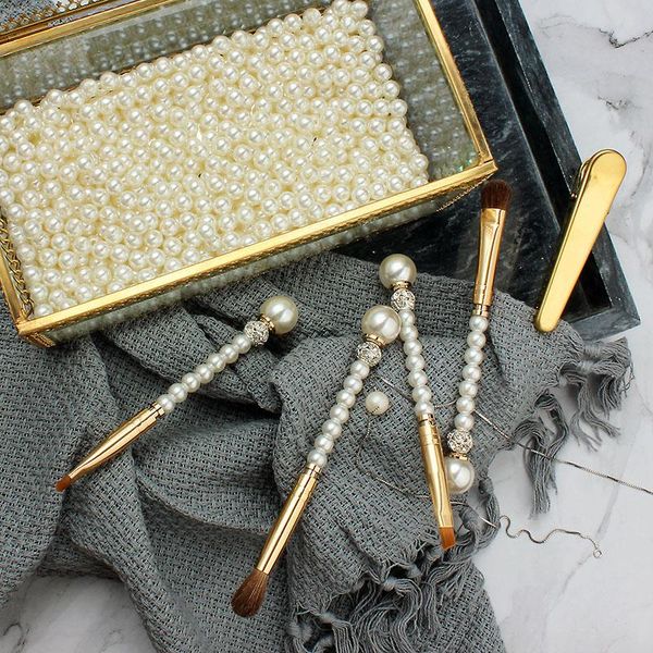 eyelash curler 4pcs makeup brushes diamond pearl pro eye shadow lip angled eyeliner concealer blending make up brush set soft ha
eyelash curler 4pcs makeup brushes diamond pearl pro eye shadow lip angled eyeliner concealer blending make up brush set soft ha