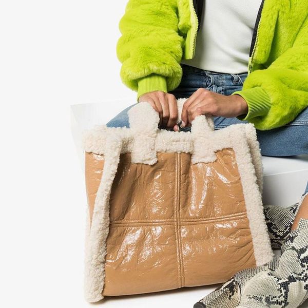 duffel bags designer for fall/winter 2021 niche design imitation lamb hair lattice stitching tote big bag
duffel bags designer for fall/winter 2021 niche design imitation lamb hair lattice stitching tote big bag
