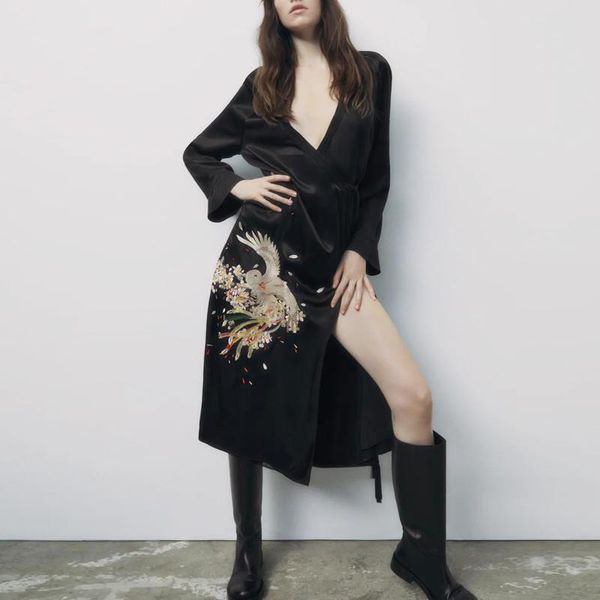 casual dresses long sleeve kimono for women satin black embroidery vintage 2021 v neck lace up boho beach cover robe, Black;gray
casual dresses long sleeve kimono for women satin black embroidery vintage 2021 v neck lace up boho beach cover robe, Black;gray