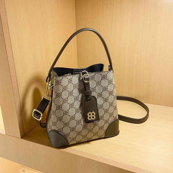2022 factory wholesale handbag broadcast women's bucket trend contrast color printing diagonal shoulder bags algw
2022 factory wholesale handbag broadcast women's bucket trend contrast color printing diagonal shoulder bags algw