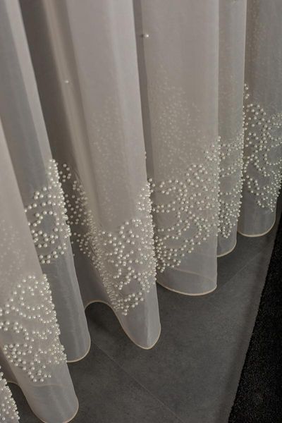 pearl embellished beige sheer curtain. length up to 107 '' ( 272 cm) curtain & drapes
pearl embellished beige sheer curtain. length up to 107 '' ( 272 cm) curtain & drapes