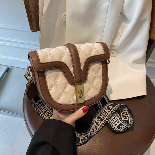 2022 factory wholesale color blocking design contrast lock catch flip underarm bag personalized rhombic lattice embroidered wire single shou
2022 factory wholesale color blocking design contrast lock catch flip underarm bag personalized rhombic lattice embroidered wire single shou