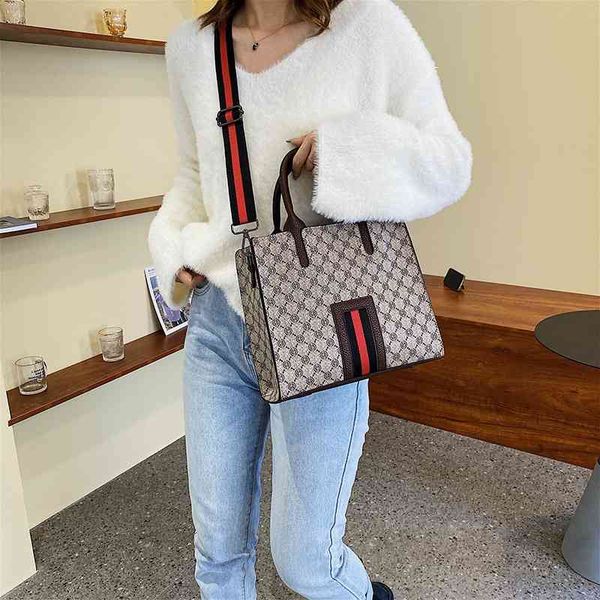 80% off bag female autumn and winter new fashion broadband single shoulder messenger large capacity portable tote handbags
80% off bag female autumn and winter new fashion broadband single shoulder messenger large capacity portable tote handbags