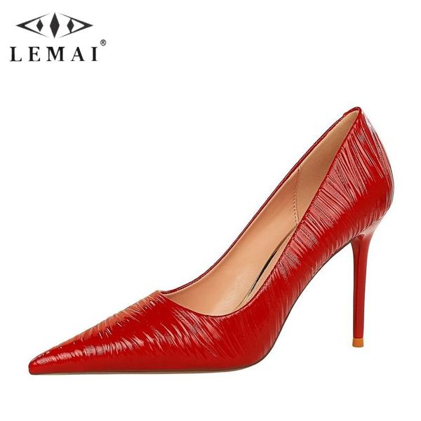 dress shoes fashion embossed patent leather stiletto heels party pedicure thin high-heeled, Black
dress shoes fashion embossed patent leather stiletto heels party pedicure thin high-heeled, Black