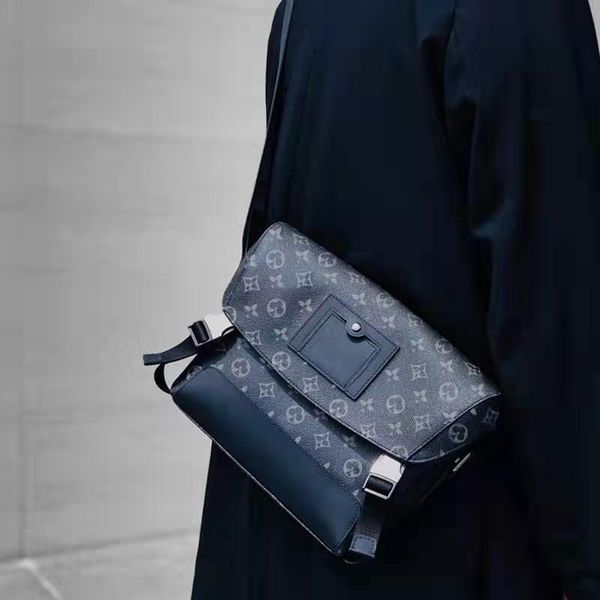 men's 2021 new fashion brand black flower men's leather bag business leisure single shoulder messenger bag
men's 2021 new fashion brand black flower men's leather bag business leisure single shoulder messenger bag